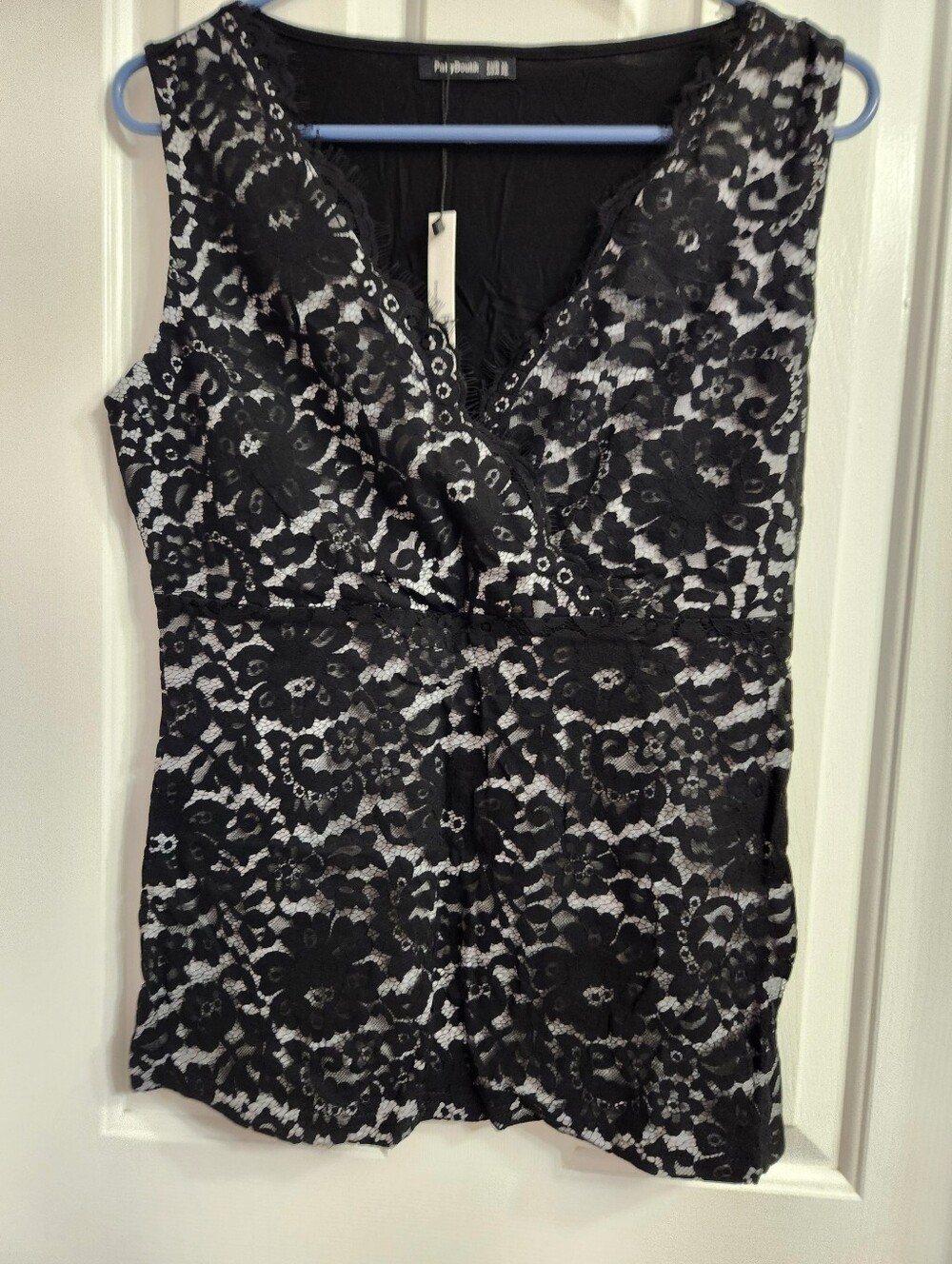 Sophisticated PattyBoutik Black Lace V-Neck Camisole, Size XL.